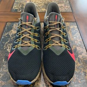 Nike Quest Running Sneaker. Multi Color.